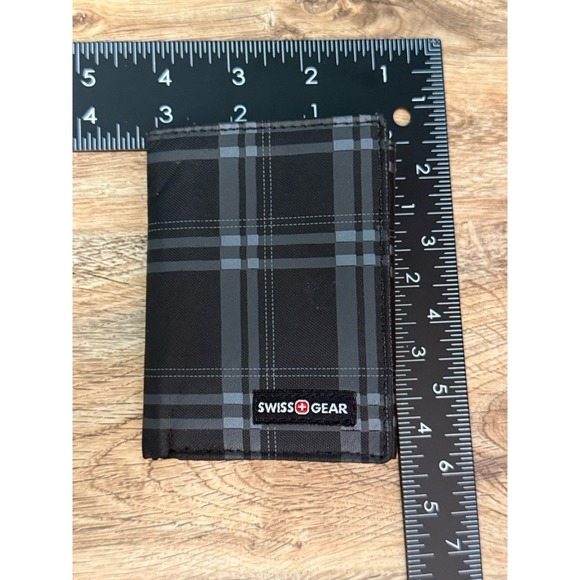 Swiss Gear The Weisshorn Nylon TriFold Wallet Plaid Heritage Print Prep Academic - Picture 9 of 9